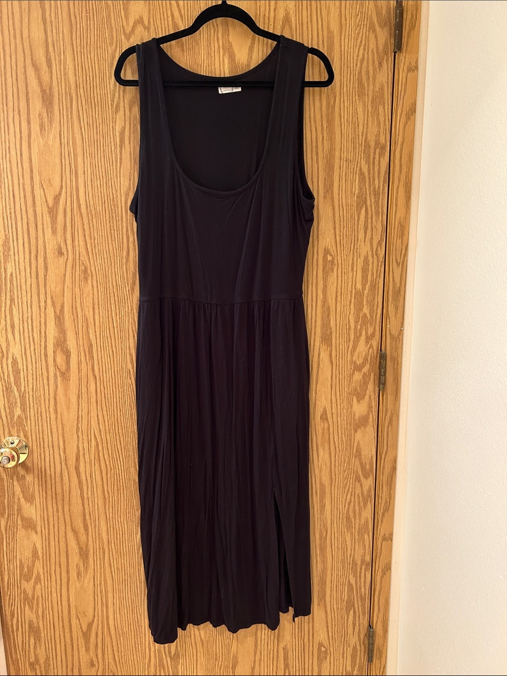 Sleeveless Black Midi Dress with Scoop Neck
